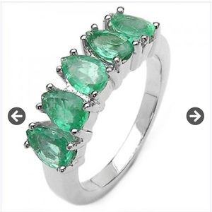 Woman’s sterling silver 2 Ctw 5 pear shaped stones.